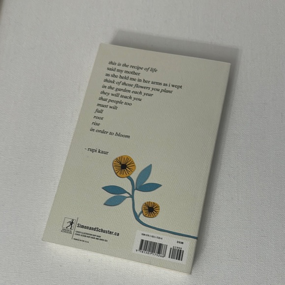 The Sun and Her Flowers by Rupi Kaur - Picture 2 of 2